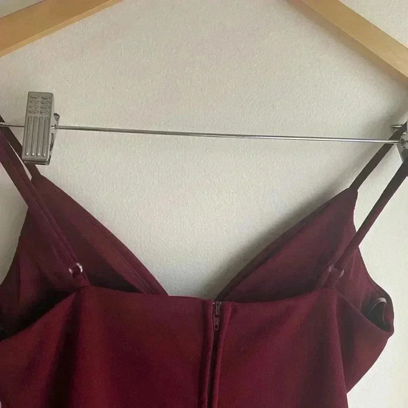 Emerald Sundae Wine Red Bodycon Mini Tulip Dress Size XS V Neck Sleeveless - Picture 8 of 11